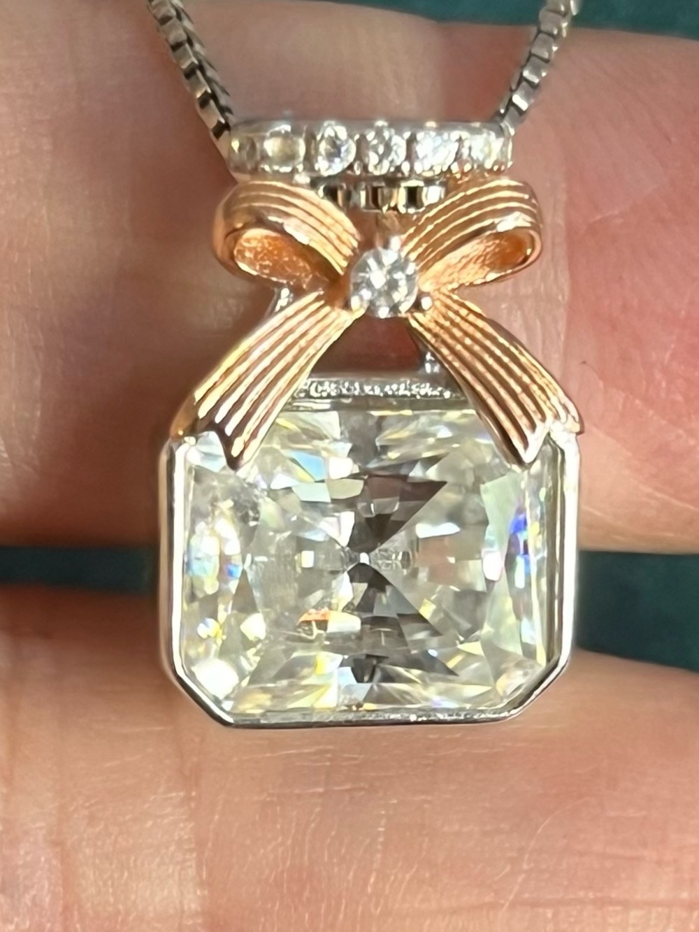5ctw Moissanite Pendant 925 18” Necklace with Rose Gold Bow - STUNNING